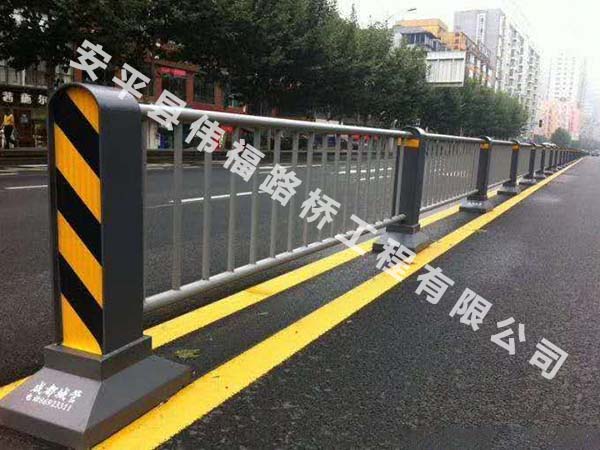道路護欄（lán）